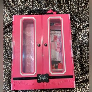 Fashionista Barbie Doll Closet